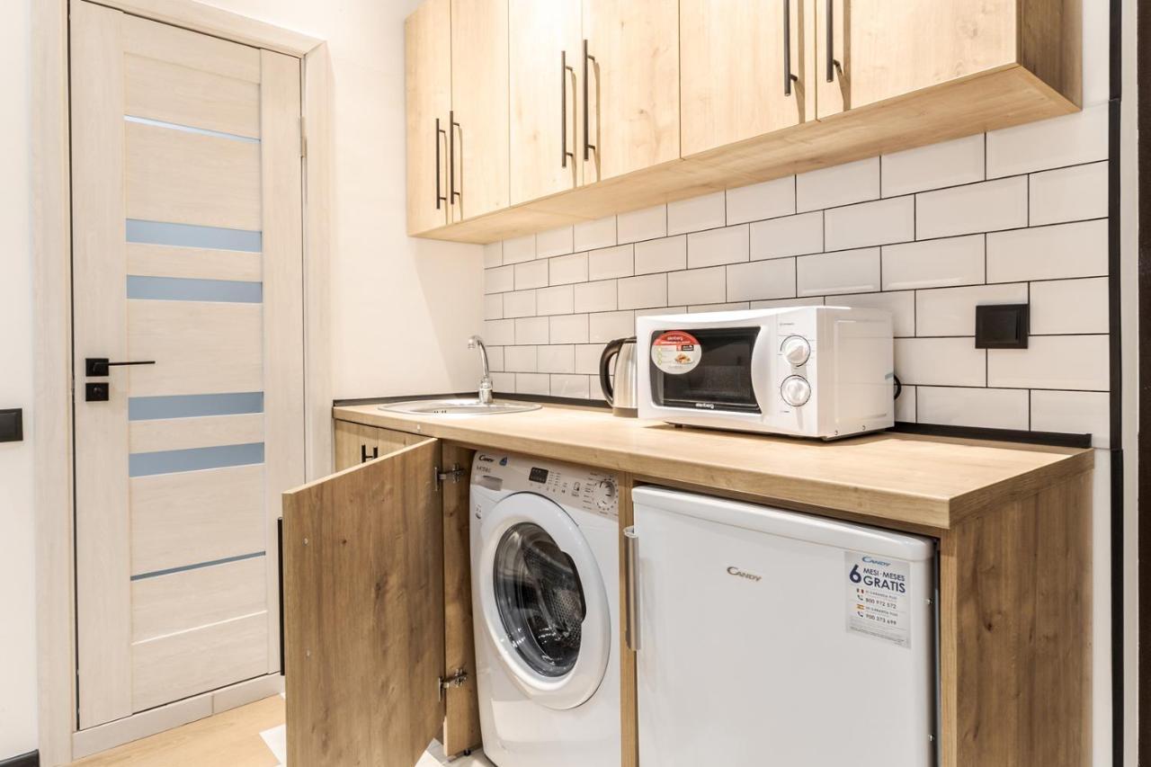 Modern Apartment In The Old City Lviv Buitenkant foto