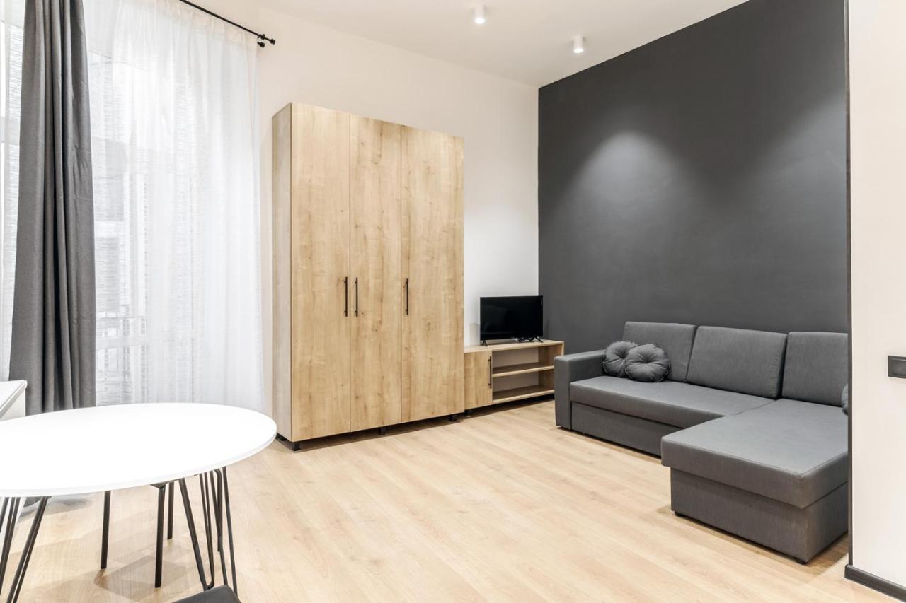 Modern Apartment In The Old City Lviv Buitenkant foto