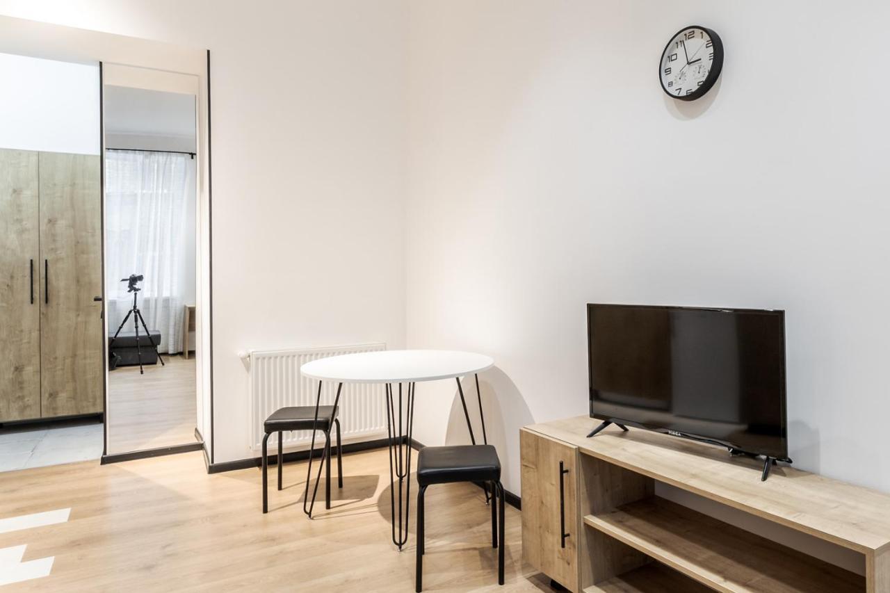 Modern Apartment In The Old City Lviv Buitenkant foto