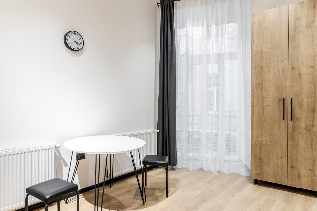Modern Apartment In The Old City Lviv Buitenkant foto