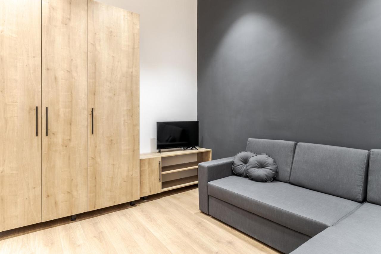 Modern Apartment In The Old City Lviv Buitenkant foto
