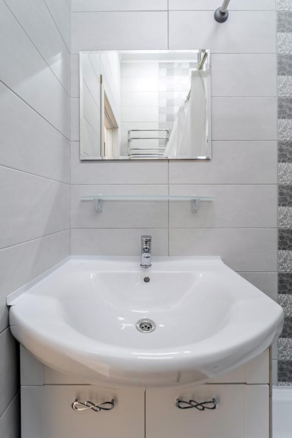 Modern Apartment In The Old City Lviv Buitenkant foto