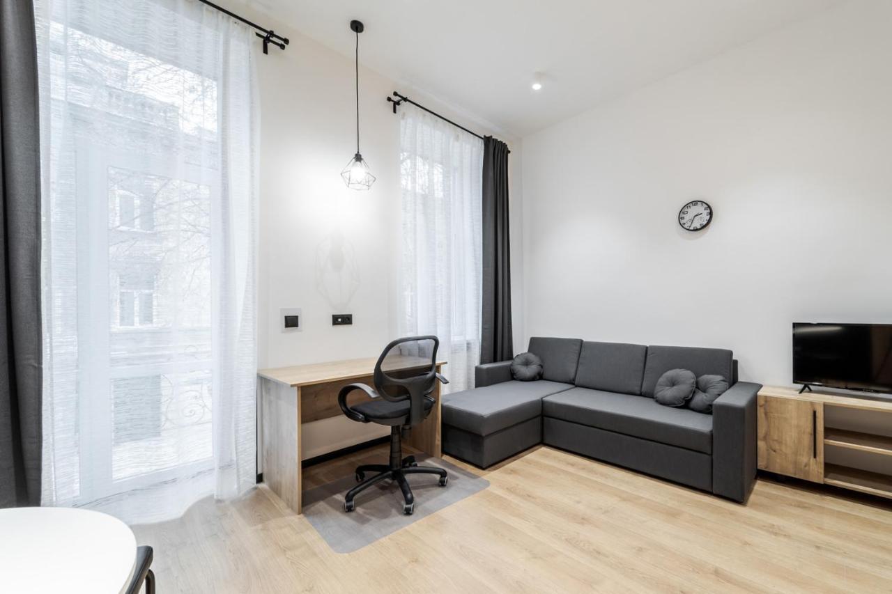 Modern Apartment In The Old City Lviv Buitenkant foto