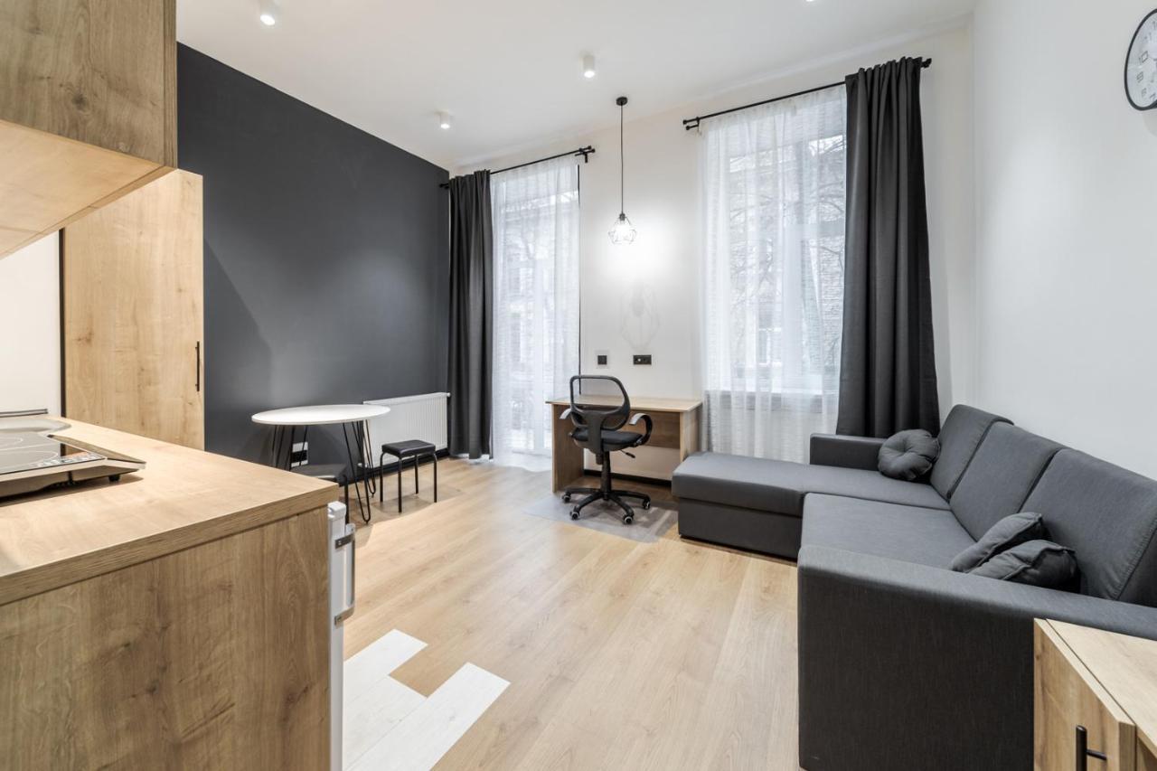 Modern Apartment In The Old City Lviv Buitenkant foto