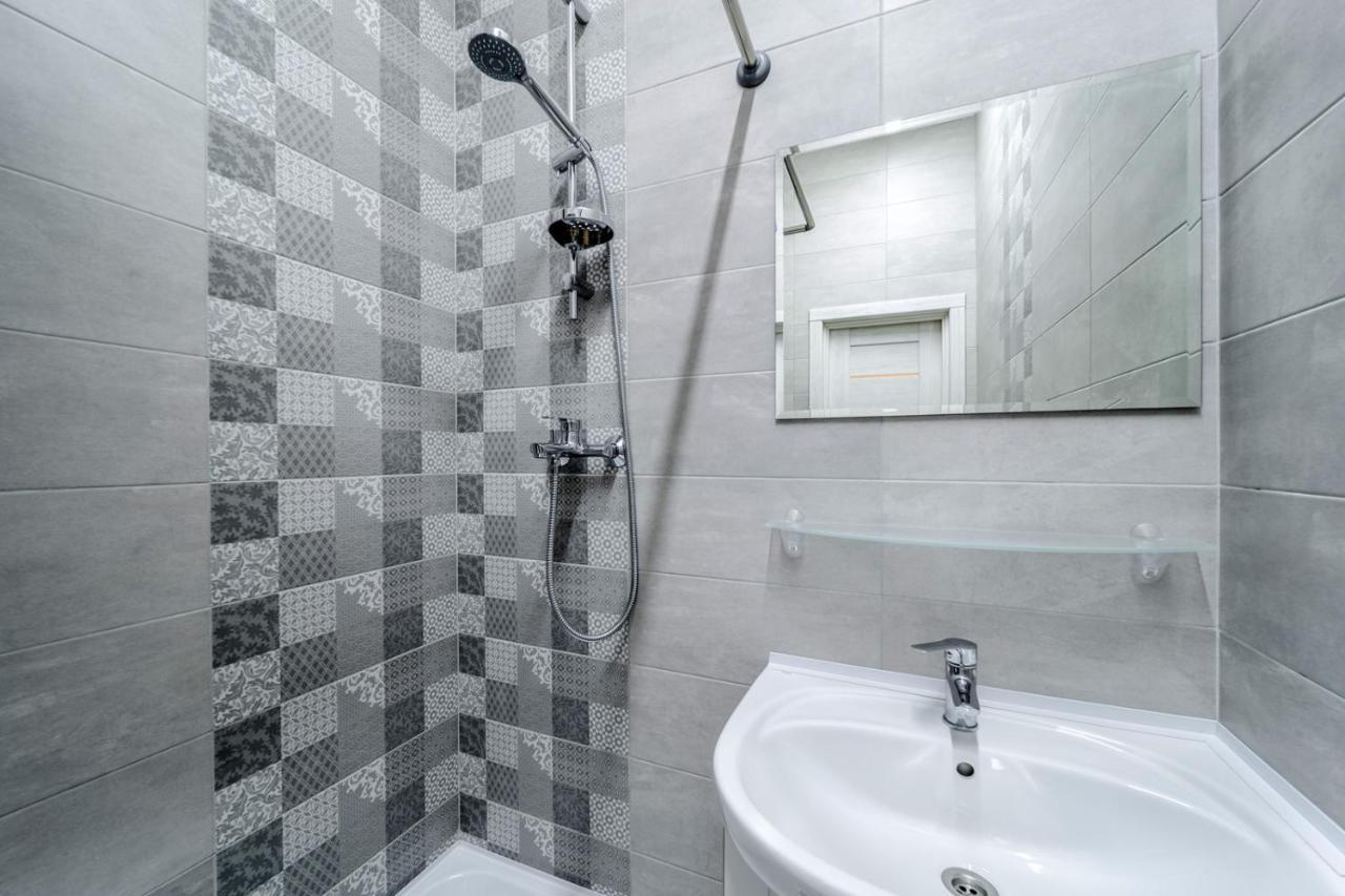 Modern Apartment In The Old City Lviv Buitenkant foto