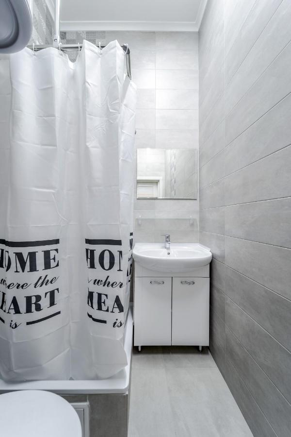 Modern Apartment In The Old City Lviv Buitenkant foto